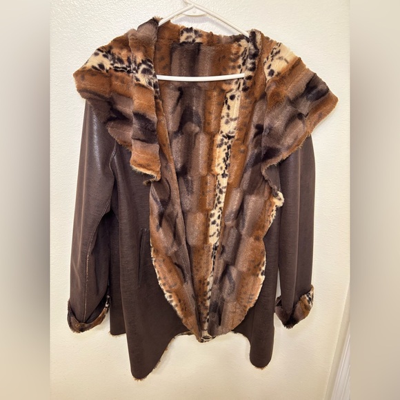 Vintage 90s reversible Brown Faux Fur Coat with Animal Print Lining - Picture 3 of 12